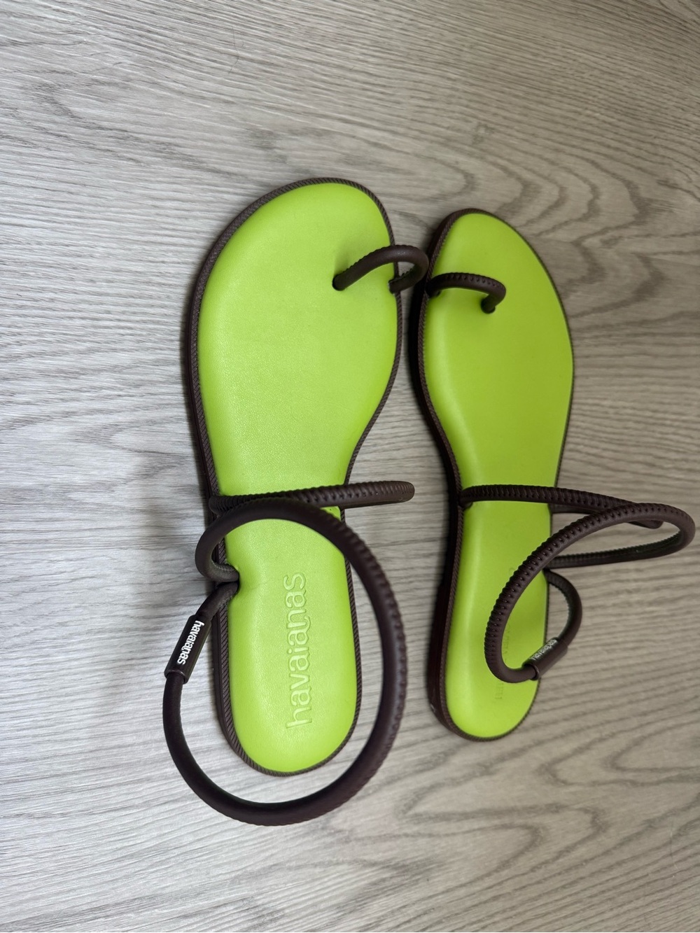 Havaianas Lime Green Footbed Brown Strappy Toe-Ring Sandals - Picture 3 of 4